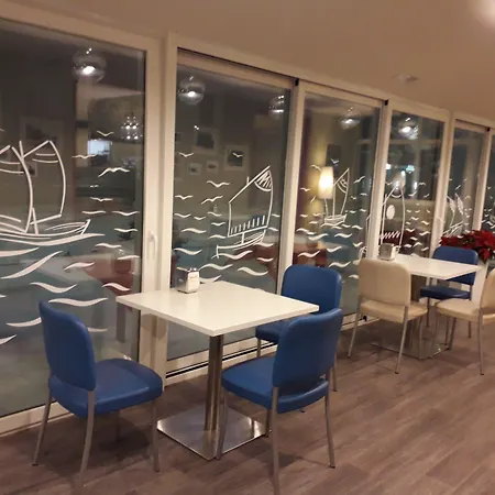 Lanterna Blu Hotell 3*